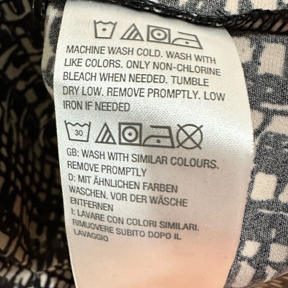 Black and White Patterned Women's Top - Picture 2 of 3